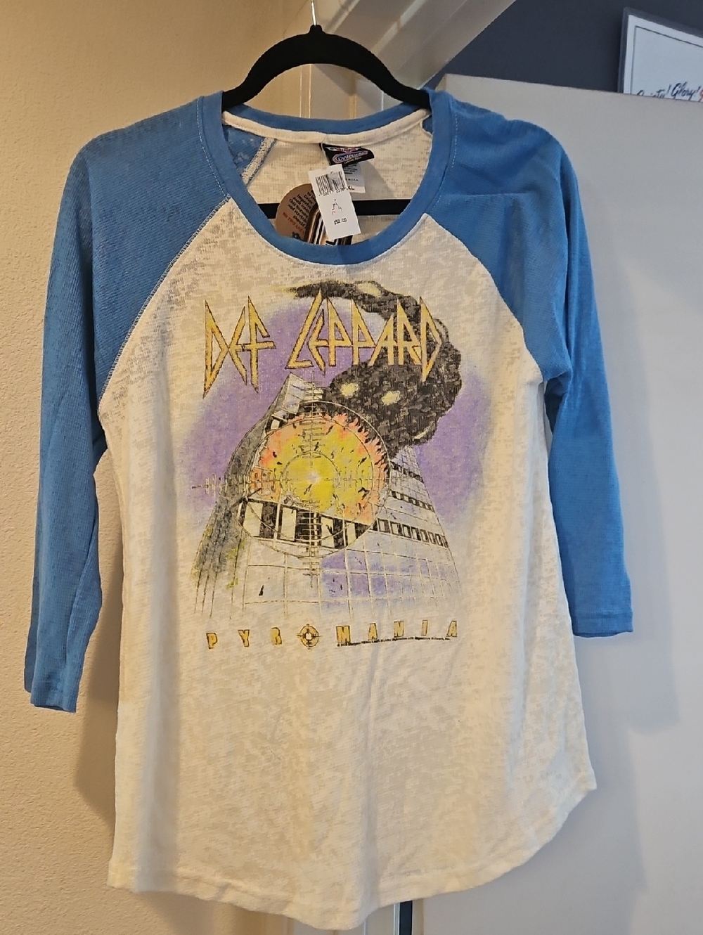 Def Leopard Pyromania Raglan Tee - Blue & White Top By Junk Food